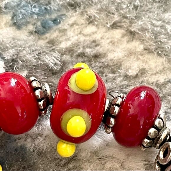 Red lamp work bead bracelet with silver and Swarovski crystals - Picture 9 of 11